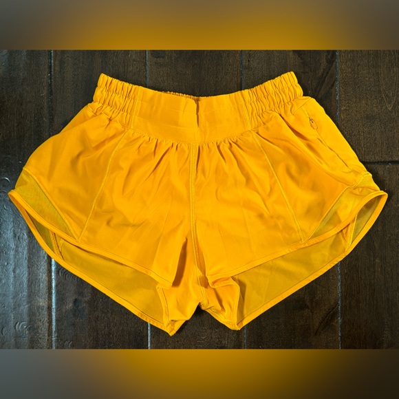 Lululemon Hotty Hot Low-Rise Lined Short 2.5” Pink, Orange, Yellow, Blue Size 2 - Picture 5 of 14